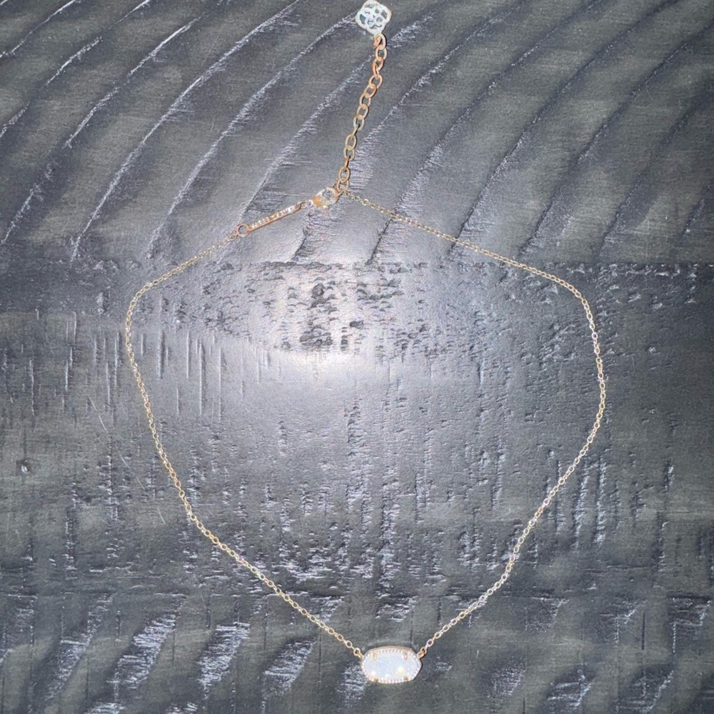 Kendra Scott necklace